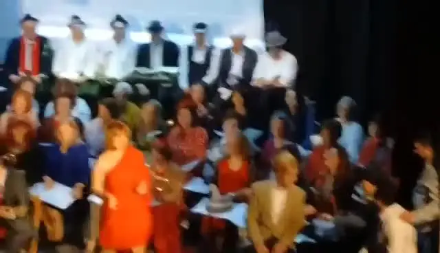 ΘΕΑΤΡΙΚΗ ΟΜΑΔΑ · 211